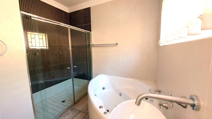 6 Bedroom Property for Sale in Ifafi North West